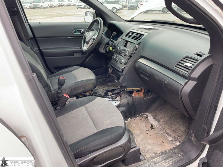 2014-ford-explorer-image-26