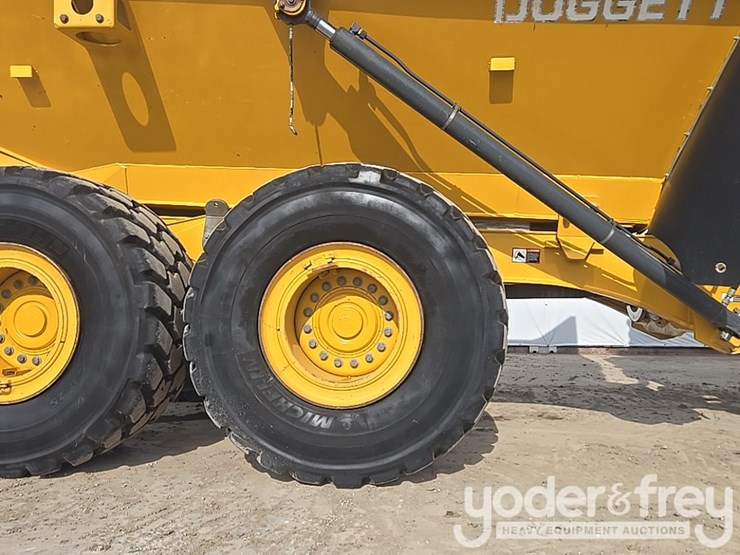 2022-deere-260e-image-19