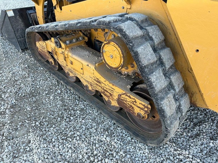 2023-caterpillar-259d3-image-17