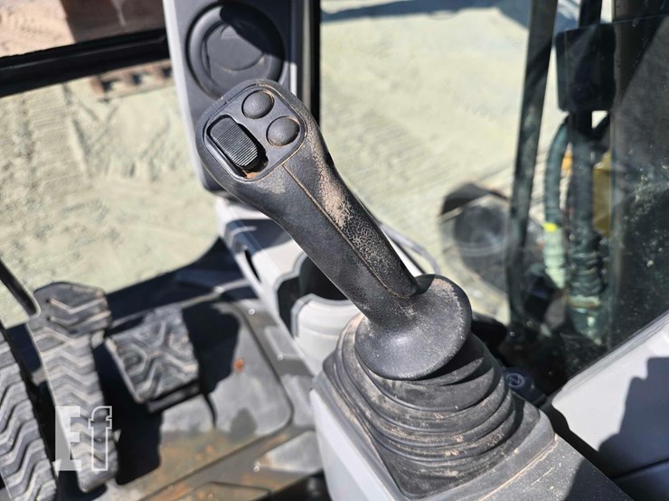 2019-caterpillar-325flcr-image-17