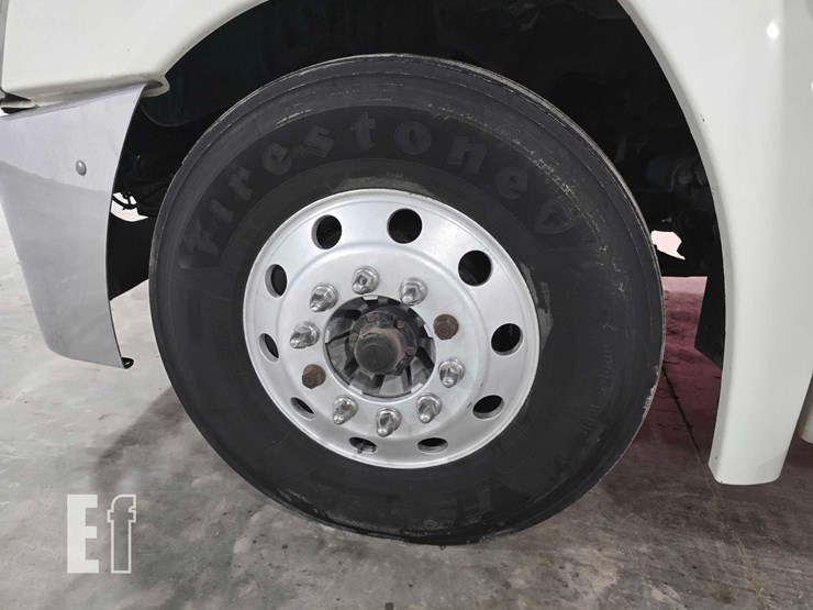 2016-freightliner-cascadia-125-image-27