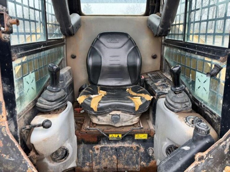 2009-caterpillar-232b2-image-16