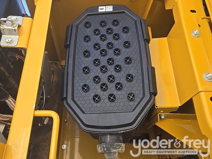 2019-caterpillar-336-image-32