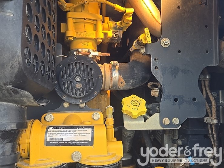 2022-deere-260e-image-93