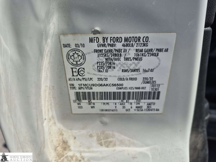 2010-ford-escape-image-18