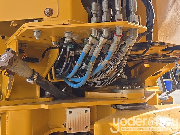 2022-deere-260e-image-30