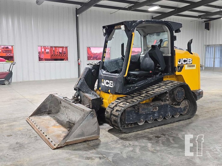 2021-jcb-3ts-8t-image-1
