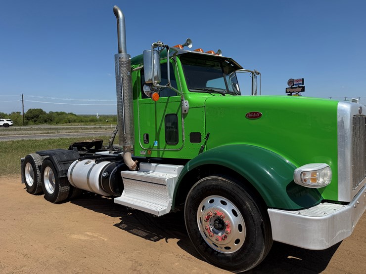 2020-peterbilt-367-image-3