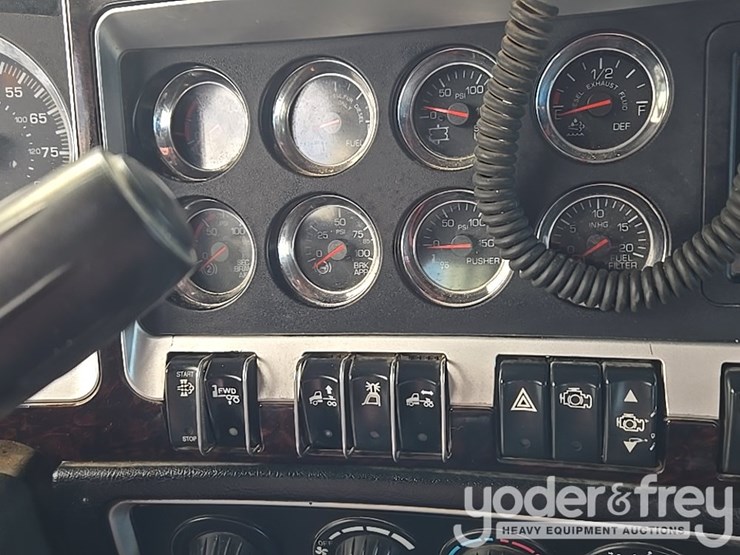 2014-kenworth-t800-image-142