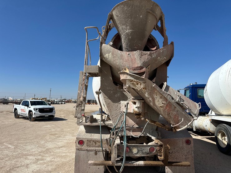 2005-mack-cv713-mixer-truck-image-8