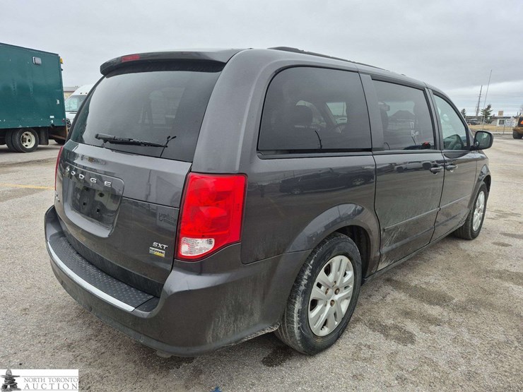 2017-dodge-grand-caravan-sxt-image-5