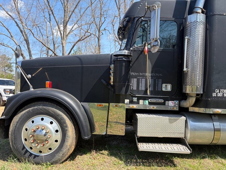 #31724-•-1997-freightliner-tandem-axle-flatbed-entertainmen-image-3