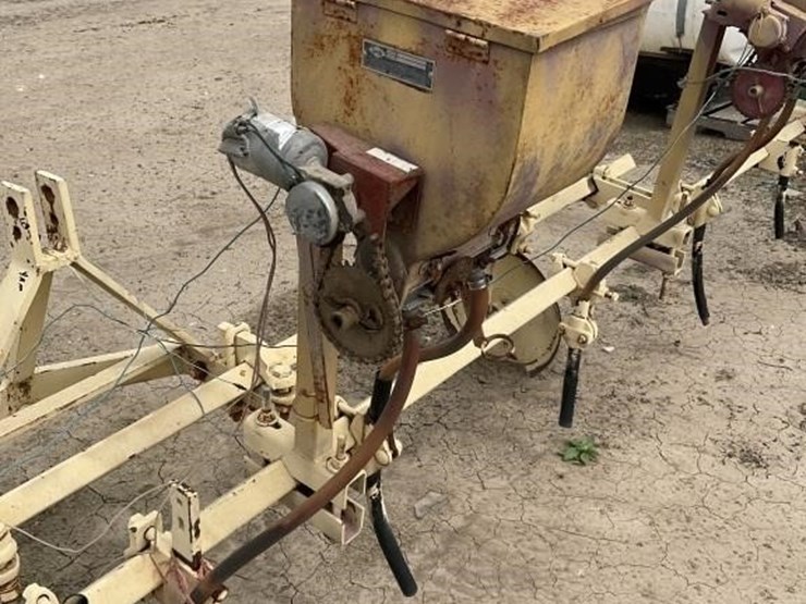 gandy-3-pt-8-row-30"-baiter-bar-image-8