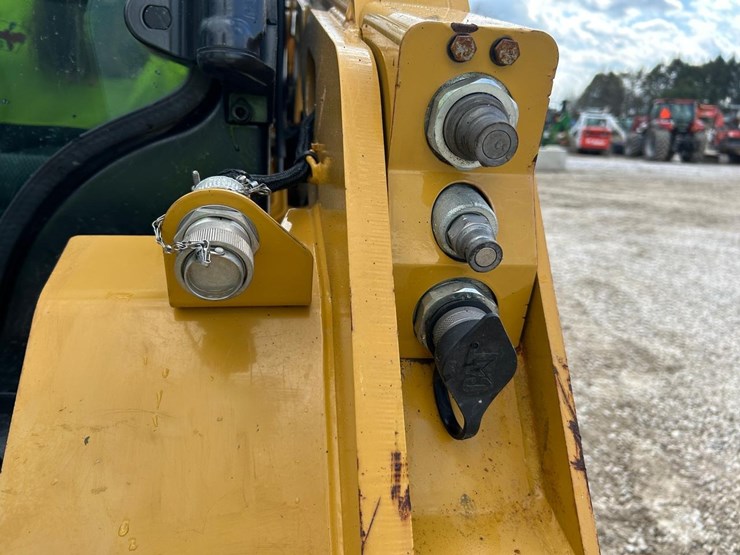 2022-caterpillar-259d3-image-11