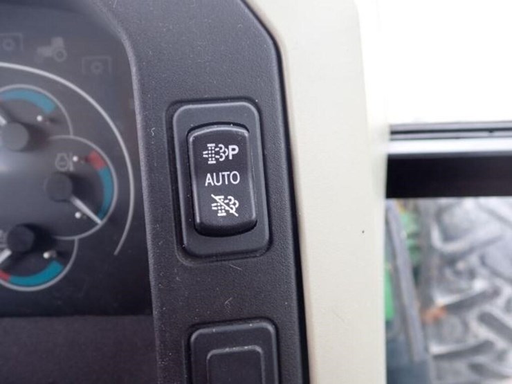 2016-john-deere-5085e-image-17