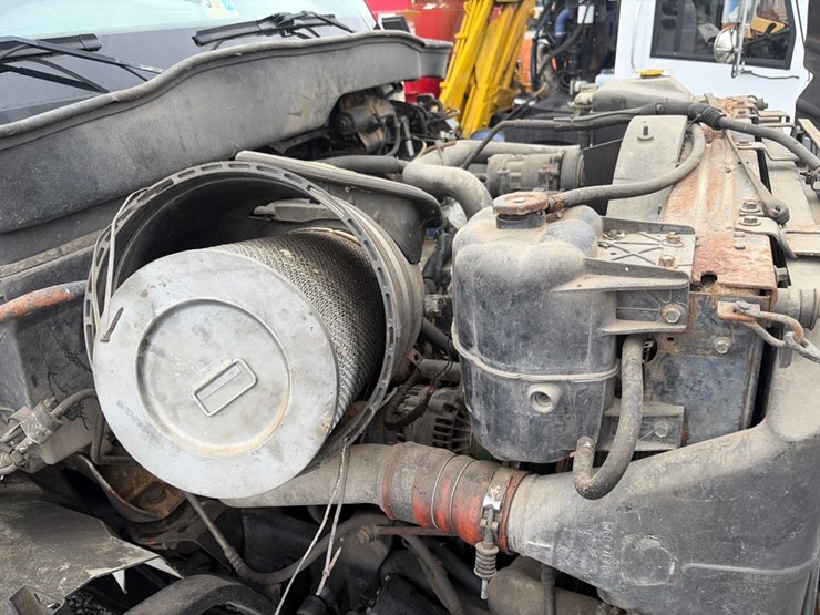 2004-international-7400-image-5