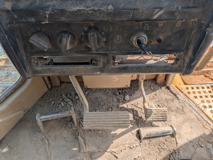 2001-caterpillar-d5m-xl-image-5