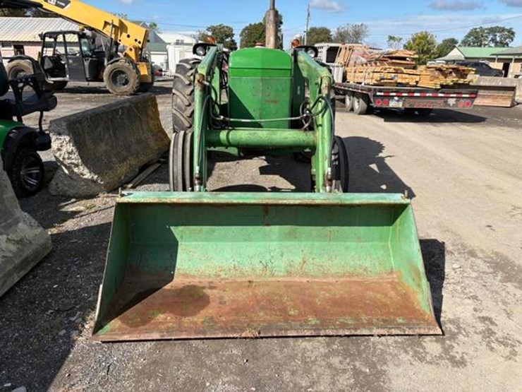 john-deere-2440-image-3