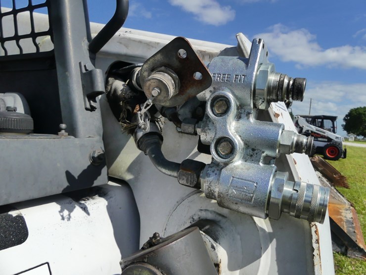 2008-bobcat-t250-image-10