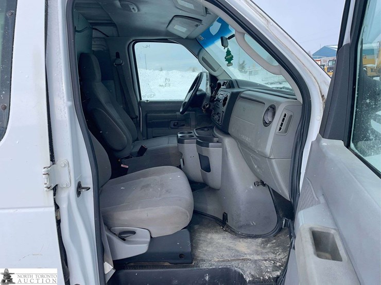 2009-ford-cargo-image-28