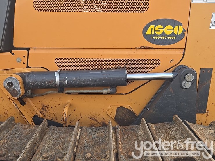 2016-case-750m-image-35