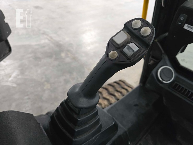 2021-jcb-3ts-8t-image-17