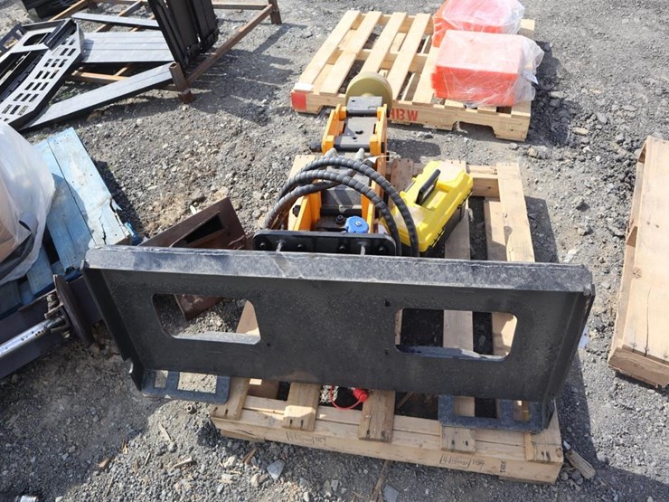 future-skid-steer-post-driver-image-4