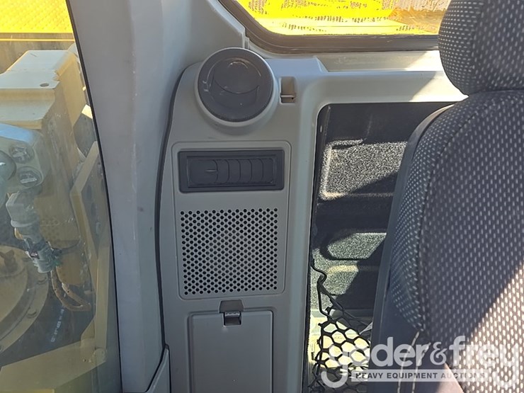 2019-caterpillar-336-image-86