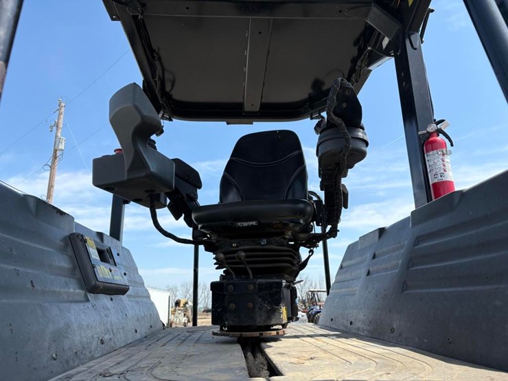 2018-caterpillar-cb13-image-18