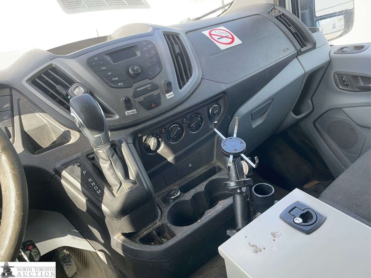 2016-ford-transit-image-13