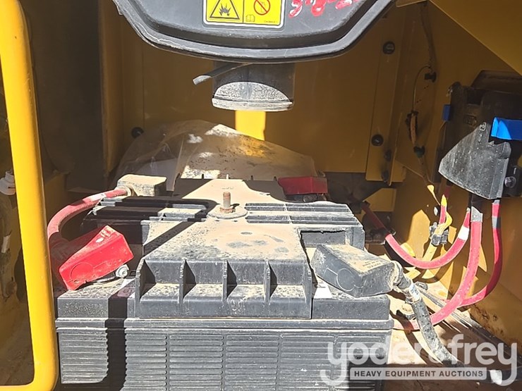 2019-caterpillar-336-image-37