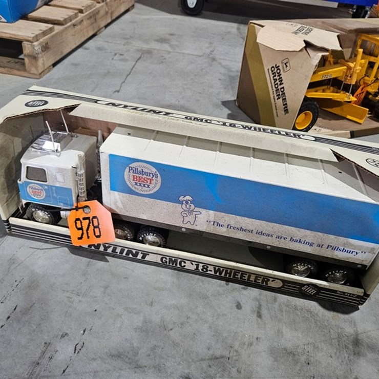 #978 • GMC Steel Toy 18 Wheeler
