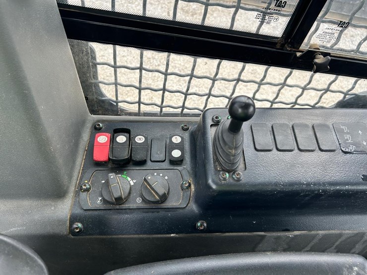 2021-caterpillar-d4-image-26