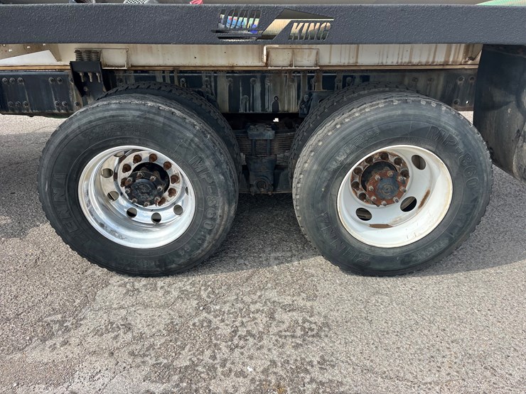 2020-freightliner-m2-106-image-13