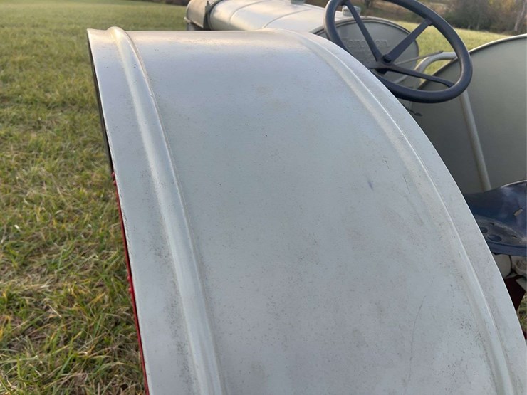 brand-new-never-used-1925-fordson-tractor-image-47