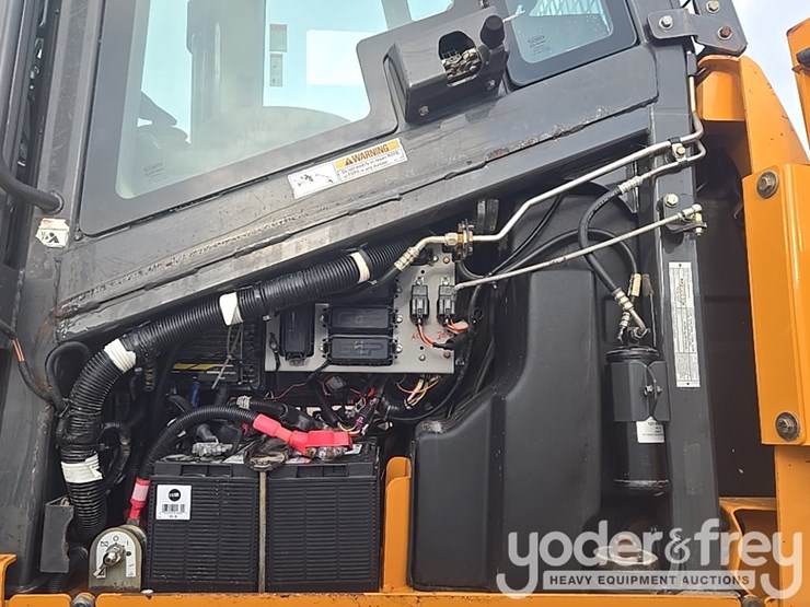 2016-case-750m-image-56