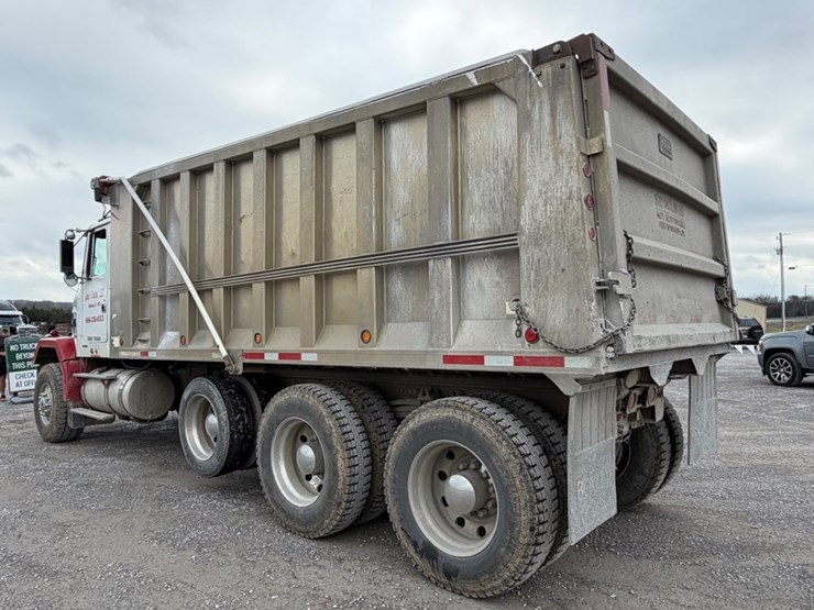 #31720-•-1999-volvo-tri-axle-dump-truck-image-4