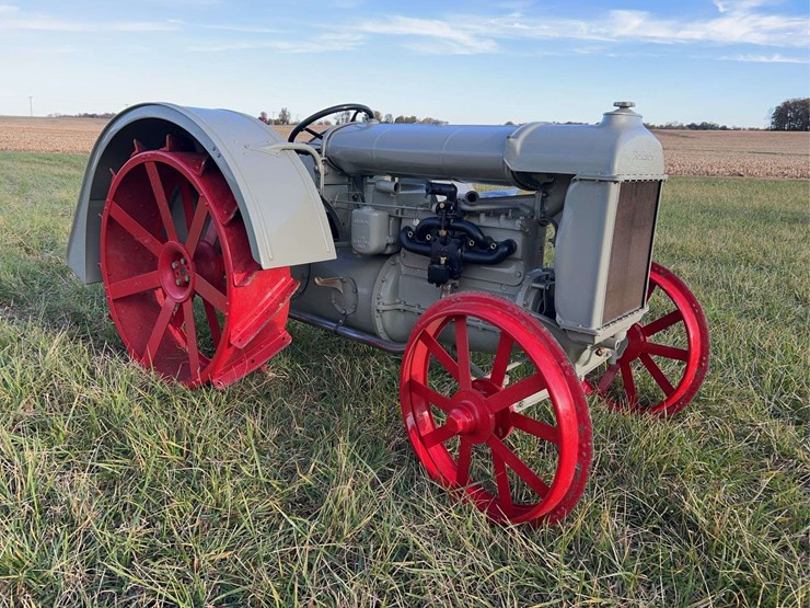 1923-fordson-tractor-image-7