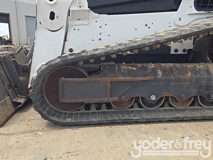 2021-bobcat-t740-image-11