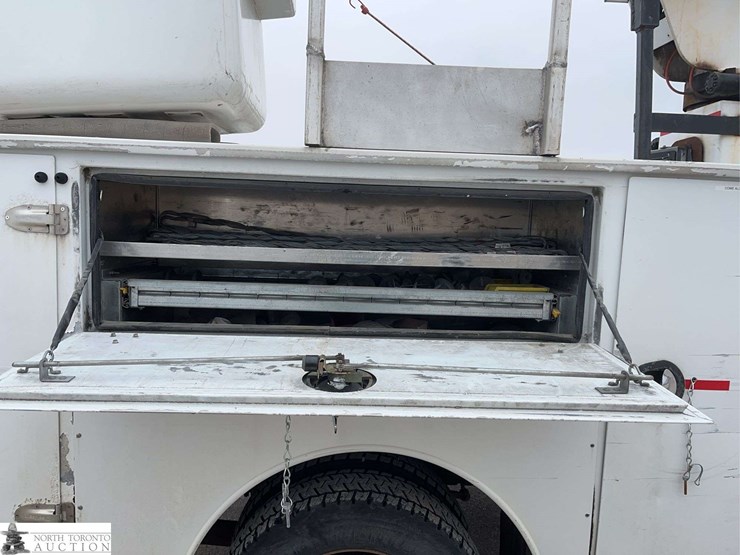 2011-ford-f550-image-21