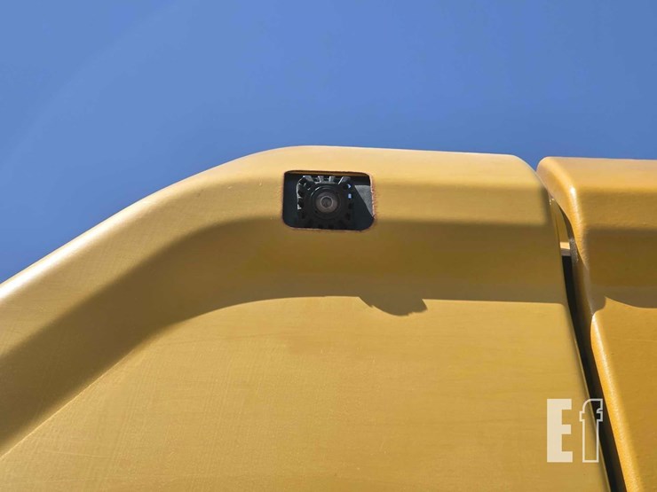 2020-caterpillar-326-image-24