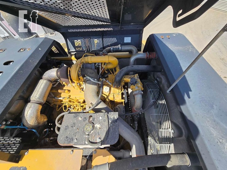 2018-deere-350g-lc-image-23