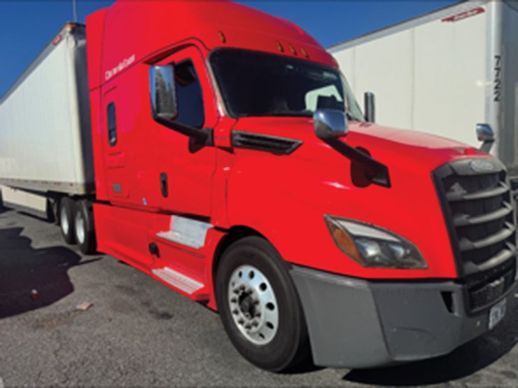 2018-freightliner-cascadia-126-image-2