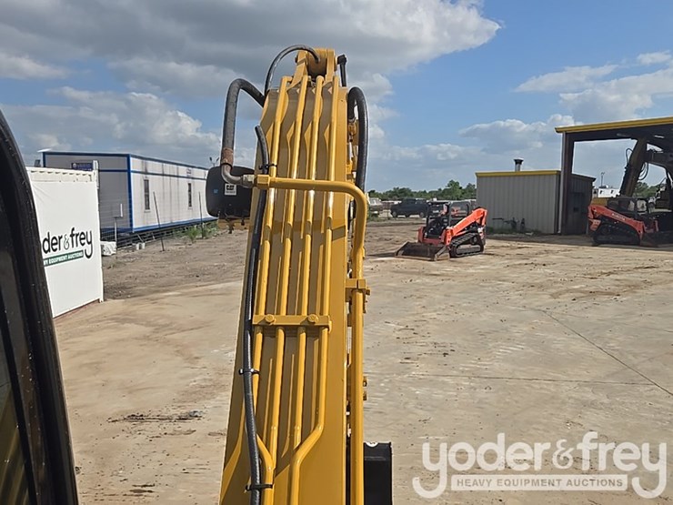 2018-caterpillar-305.5-image-42