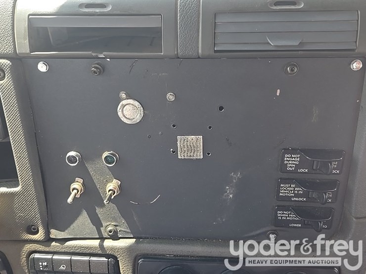 2011-freightliner-cascadia-125-image-93