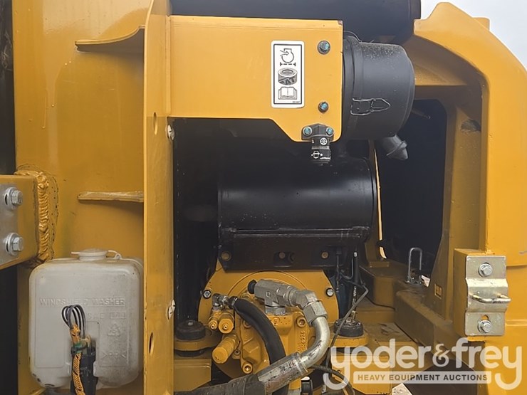 2018-caterpillar-305.5-image-51