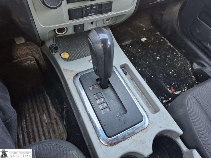 2010-ford-escape-image-20