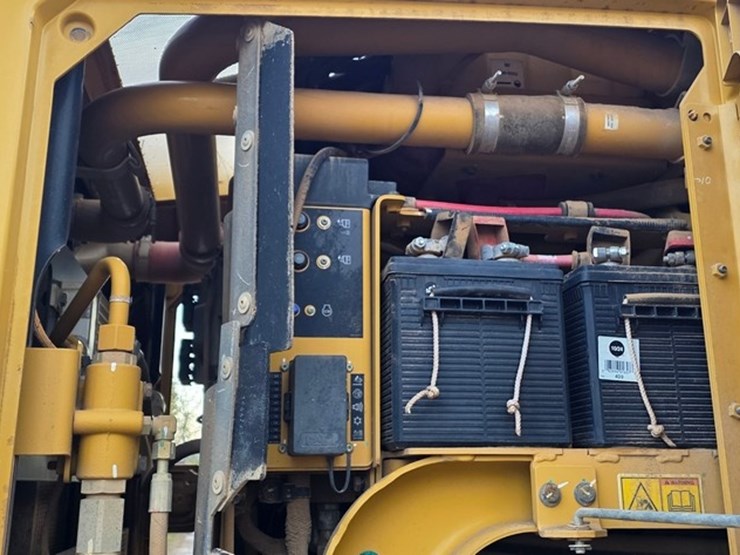 2020-caterpillar-140-image-53