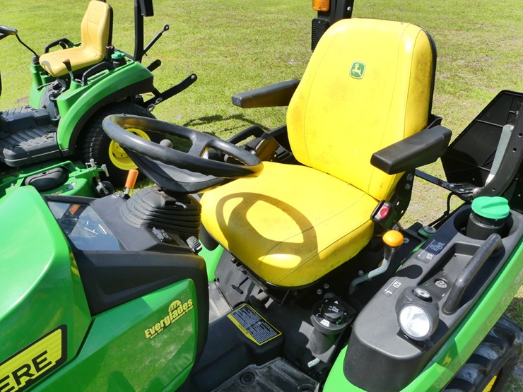 2022-john-deere-1025r-image-10