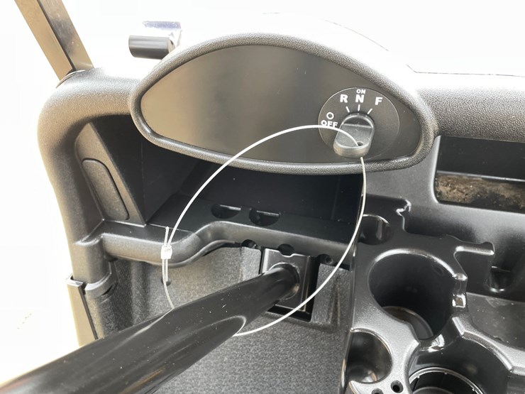 #605-•-ez-go-rxv-electric-golf-cart-image-12